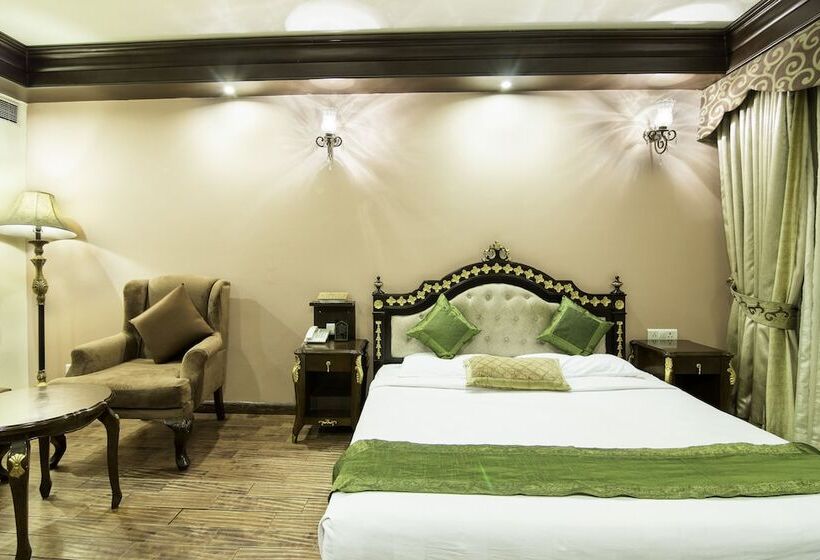 Отель Townhouse The Royce New Friends Colony