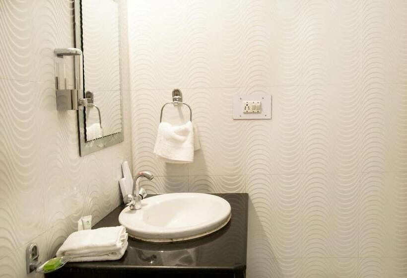 Отель Treebo Trend Celebriti Manali