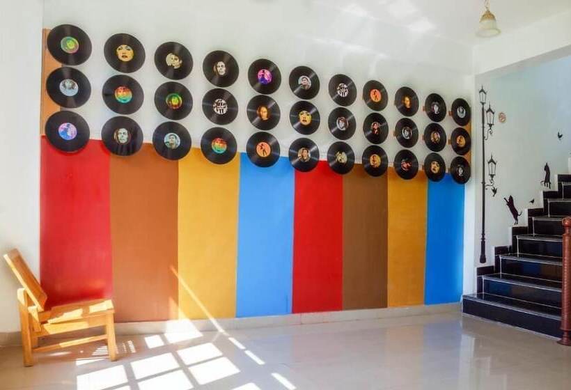 Отель Treebo Trend Celebriti Manali