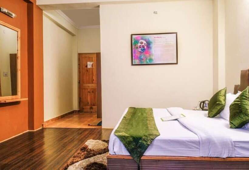 Отель Treebo Trend Celebriti Manali