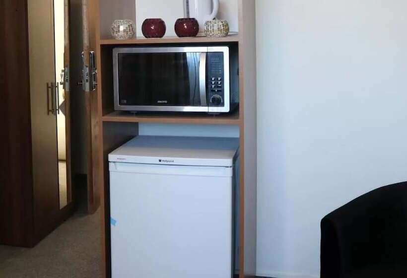 בית מלון כפרי Trivelles Mayfair,stockport