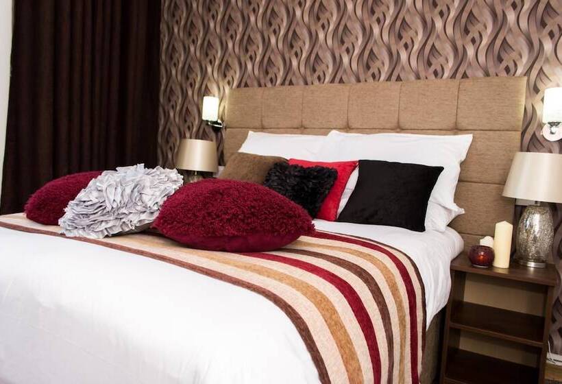 בית מלון כפרי Trivelles Mayfair,stockport