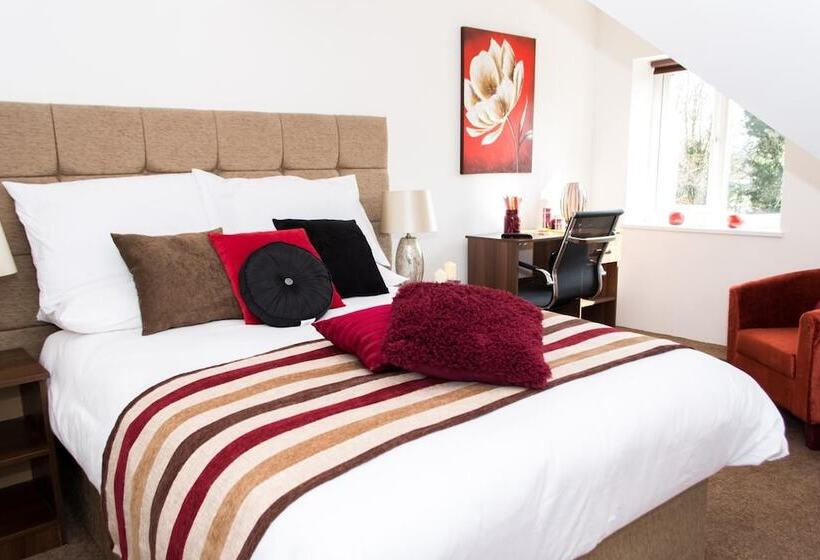 בית מלון כפרי Trivelles Mayfair,stockport