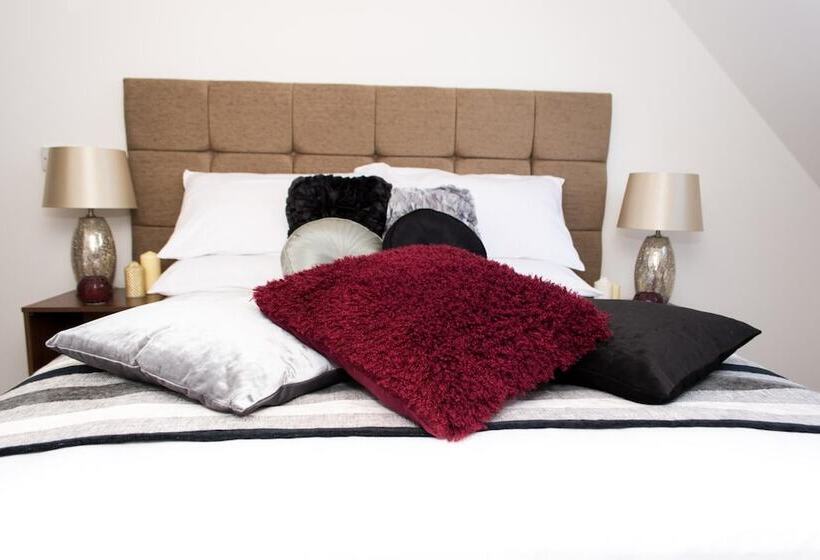 בית מלון כפרי Trivelles Mayfair,stockport