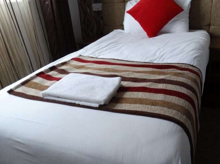 בית מלון כפרי Trivelles Mayfair,stockport