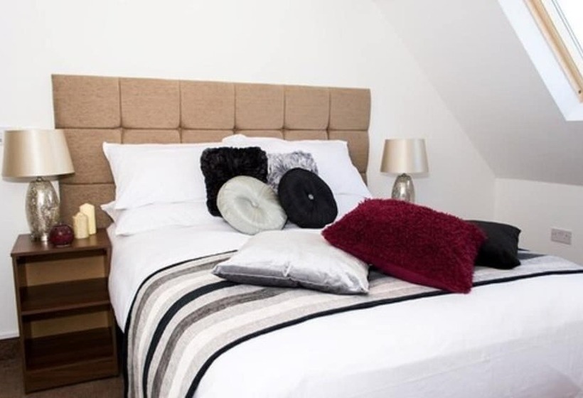 בית מלון כפרי Trivelles Mayfair,stockport