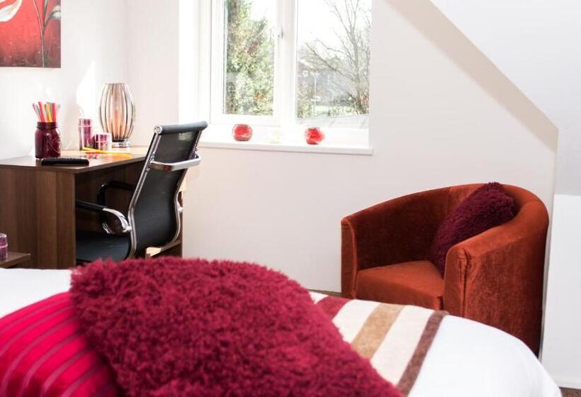 בית מלון כפרי Trivelles Mayfair,stockport