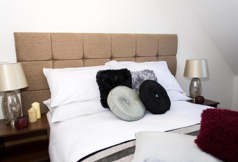 בית מלון כפרי Trivelles Mayfair,stockport