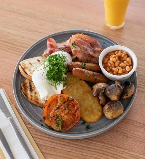 Nightcap At Hotel Victor