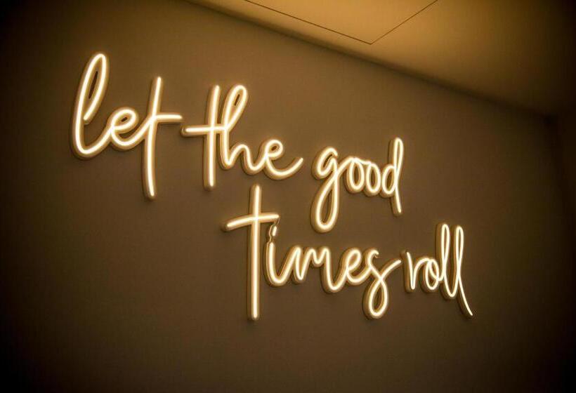 Nightcap At Hotel Victor