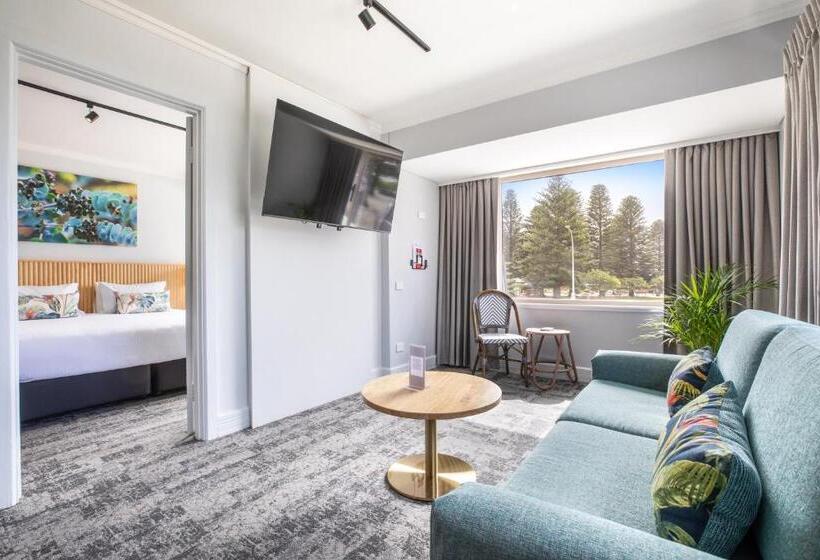 Nightcap At Hotel Victor