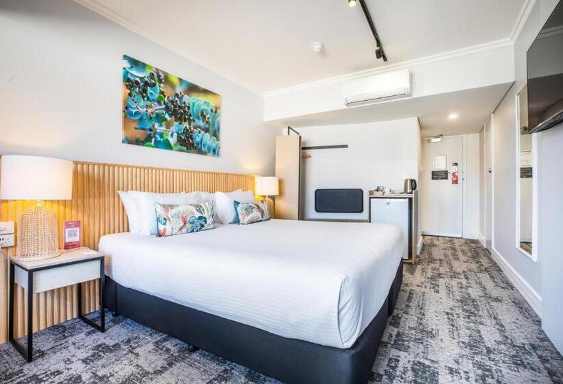 Nightcap At Hotel Victor