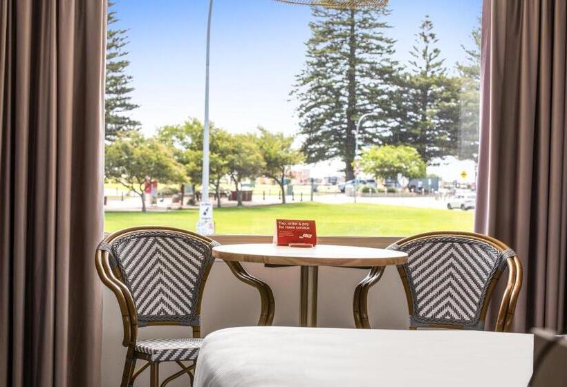 Nightcap At Hotel Victor