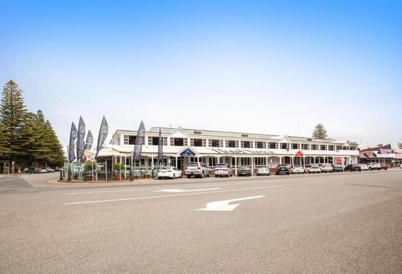 Nightcap At Hotel Victor