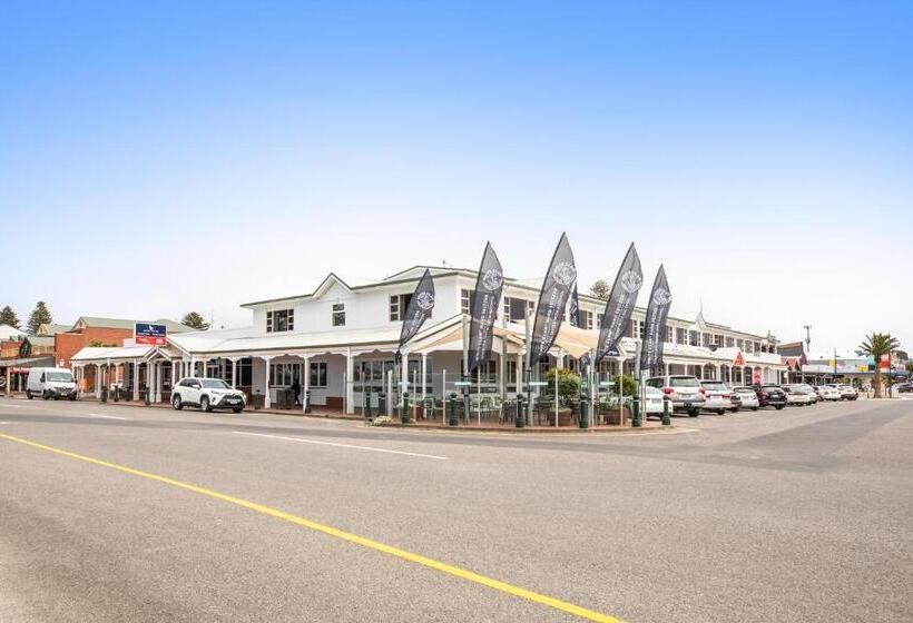 Nightcap At Hotel Victor