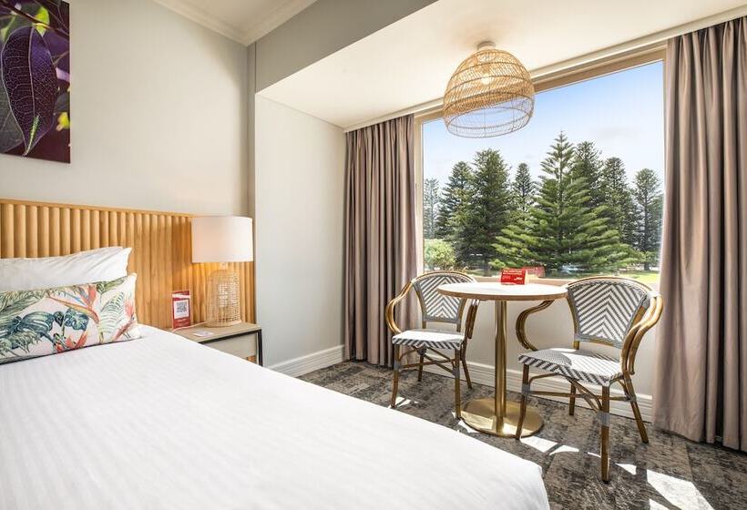 Nightcap At Hotel Victor