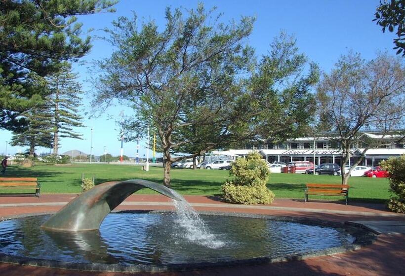 Nightcap At Hotel Victor