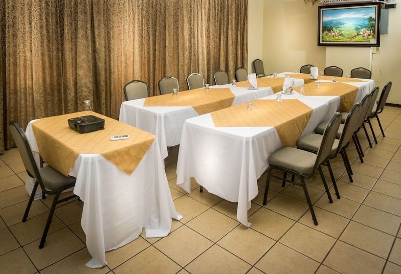 فندق Y Restaurante El Guarco