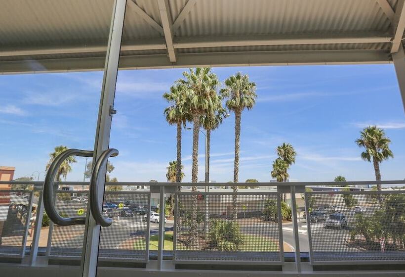 Indulge Apartments Cbd