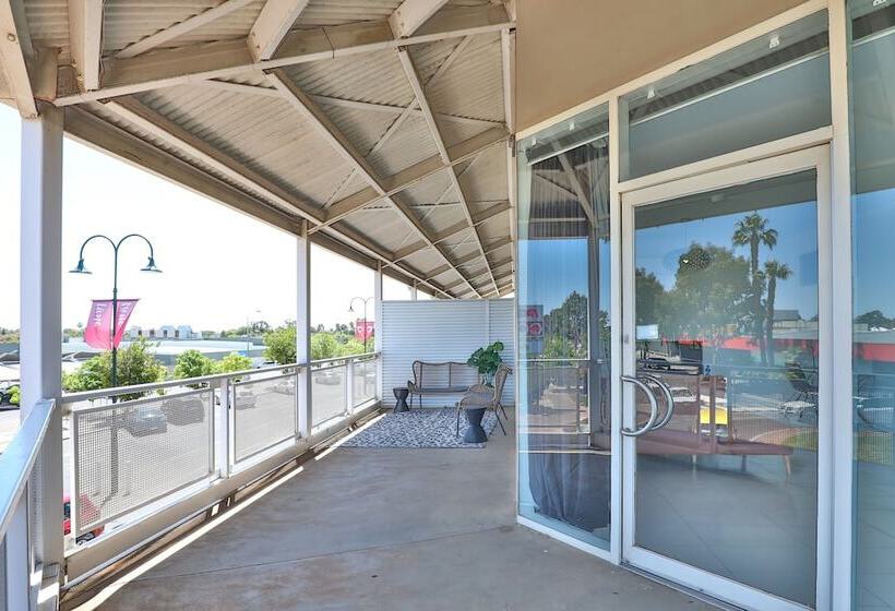 Indulge Apartments Cbd