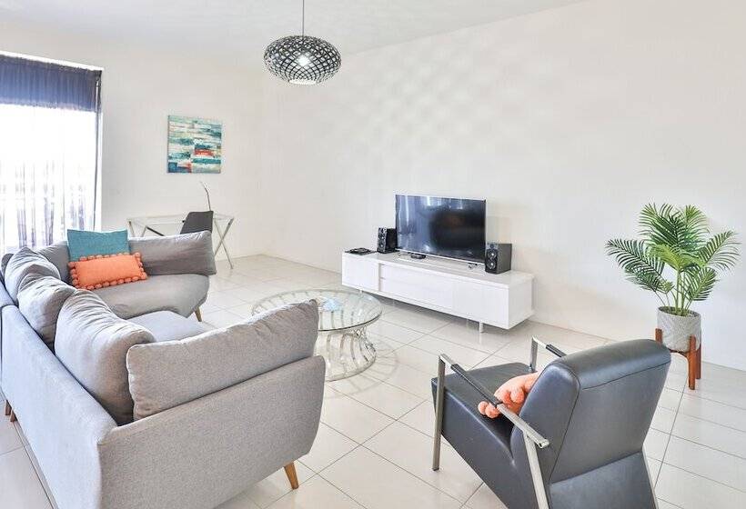 Indulge Apartments Cbd