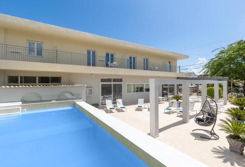 Melina Oasis Boutique