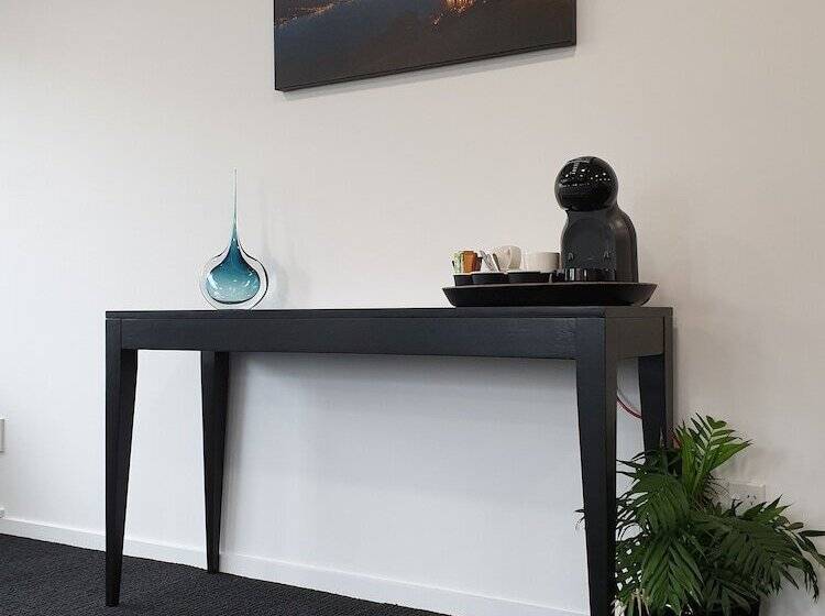 فندق على الطريق Aurora On George