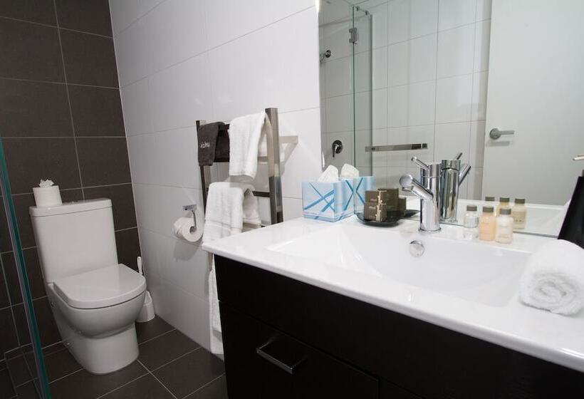 فندق على الطريق Aurora On George