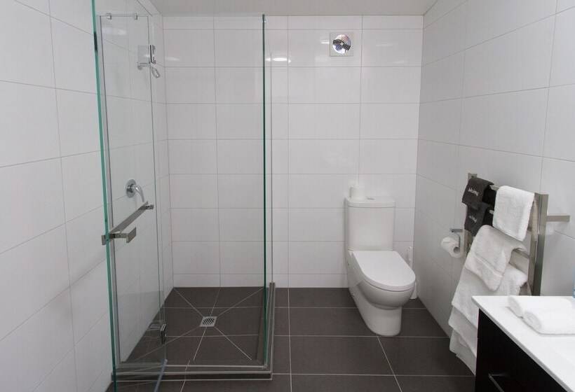 فندق على الطريق Aurora On George