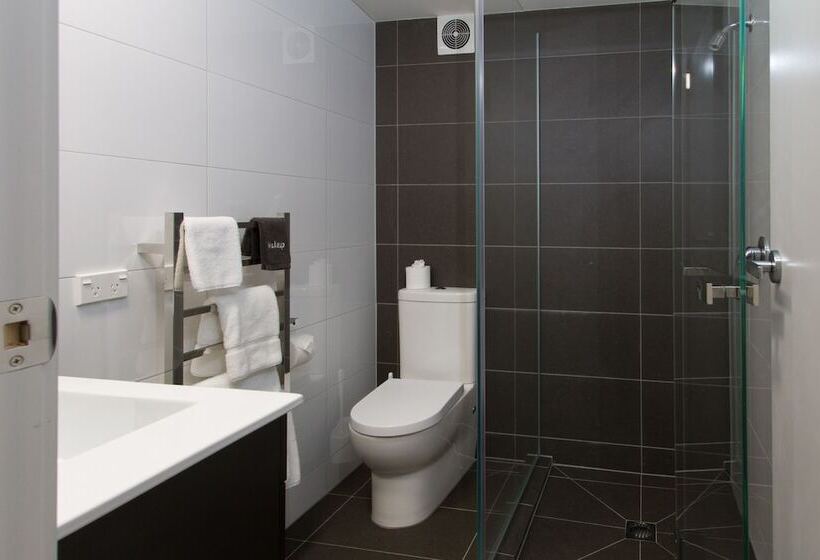 فندق على الطريق Aurora On George