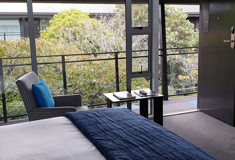 فندق على الطريق Aurora On George