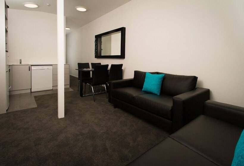 مُتل Aurora On George