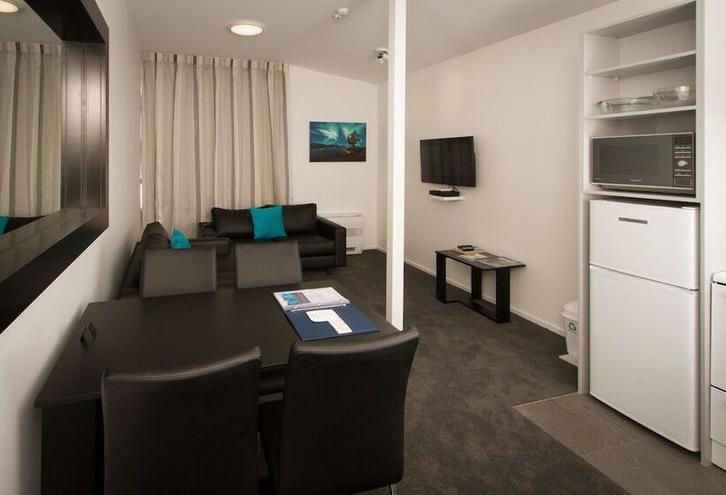 فندق على الطريق Aurora On George