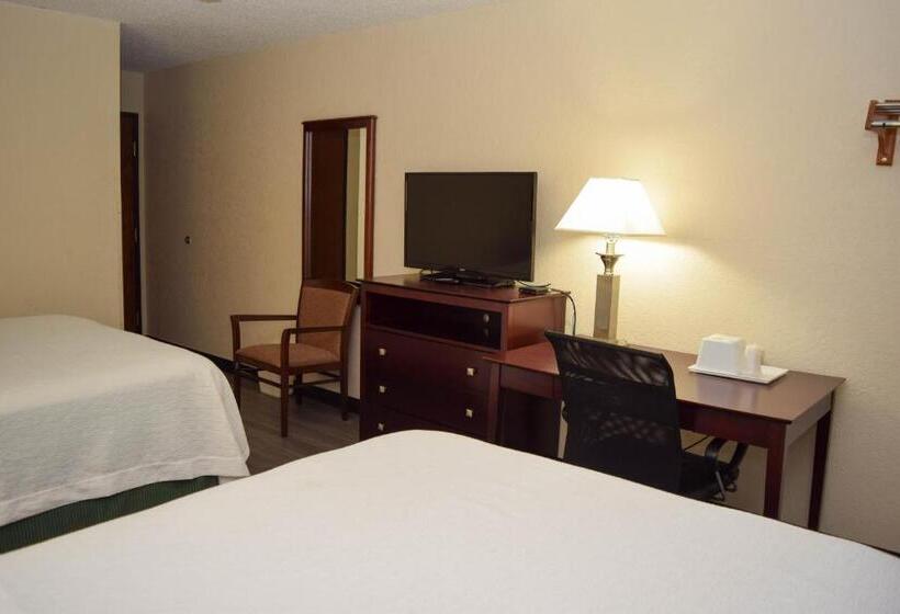 فندق على الطريق Corning Inn