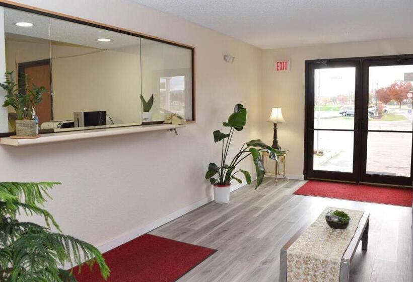 فندق على الطريق Corning Inn