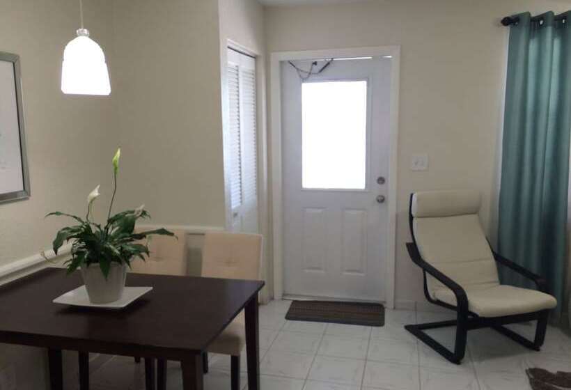 モーテル Hollywood By The Sea