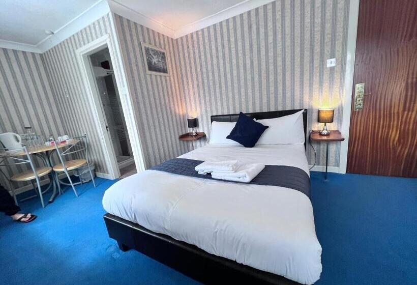 Пансион All Seasons Gatwick Guest House & Parking