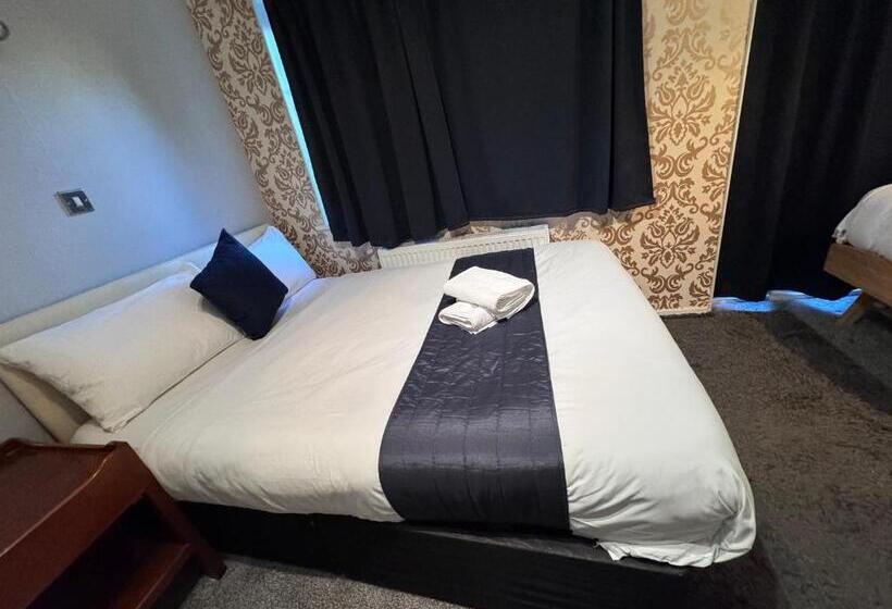 Пансион All Seasons Gatwick Guest House & Parking