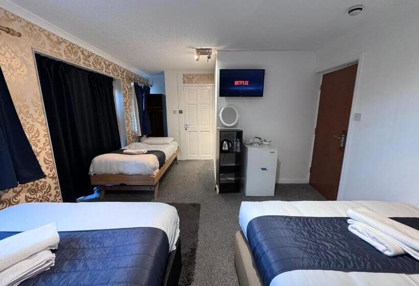 Пансион All Seasons Gatwick Guest House & Parking