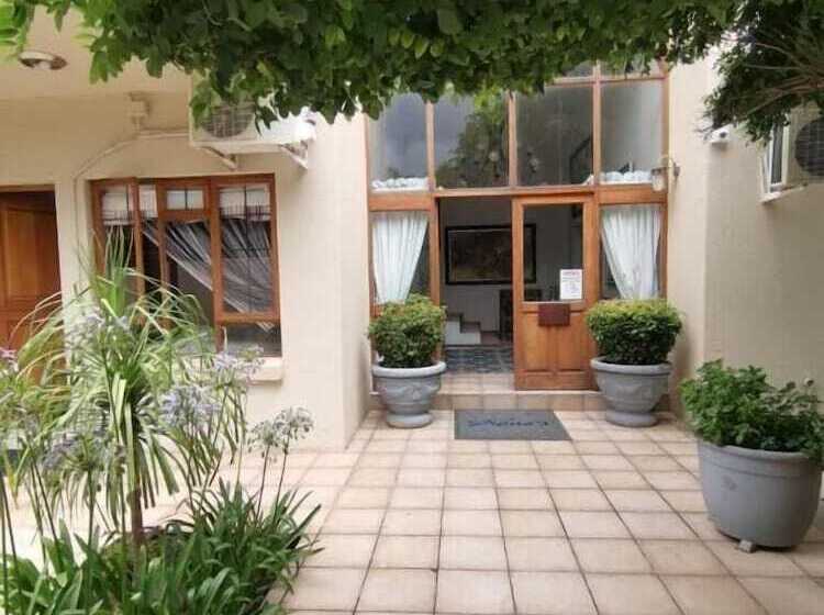 ペンション Rene S Guest House