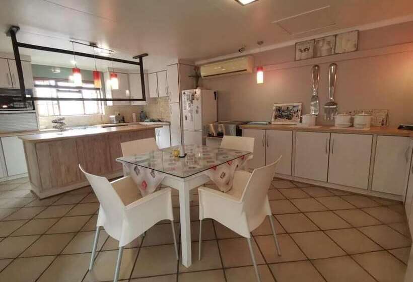 ペンション Rene S Guest House