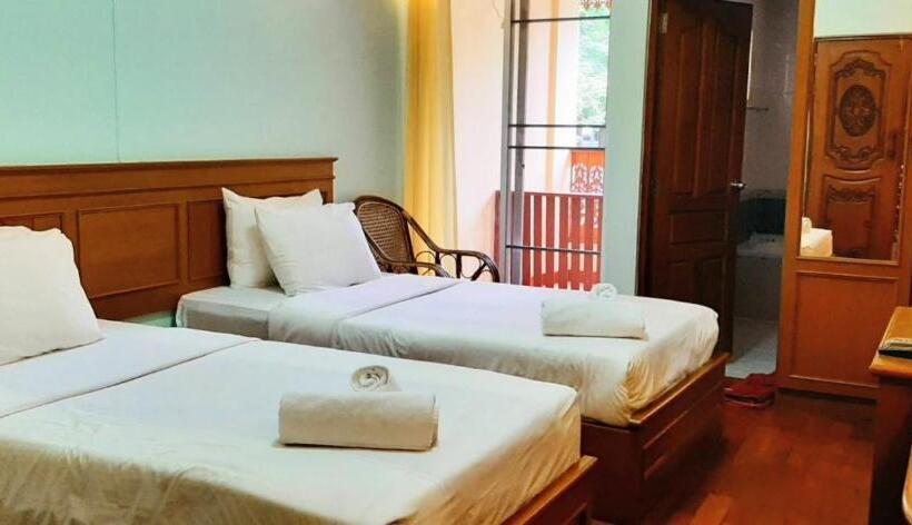 פנסיון Your House 3 Guest House