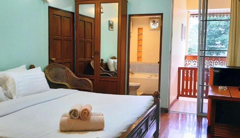 פנסיון Your House 3 Guest House