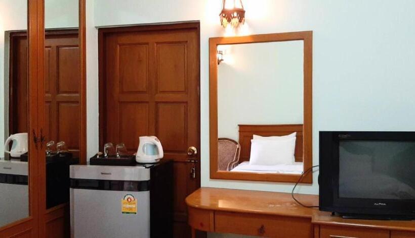 פנסיון Your House 3 Guest House