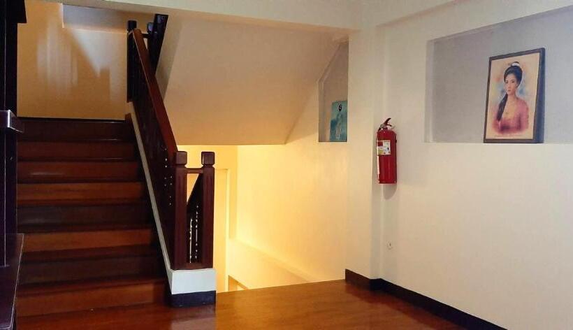 פנסיון Your House 3 Guest House