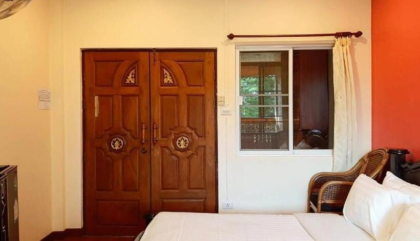 פנסיון Your House 3 Guest House