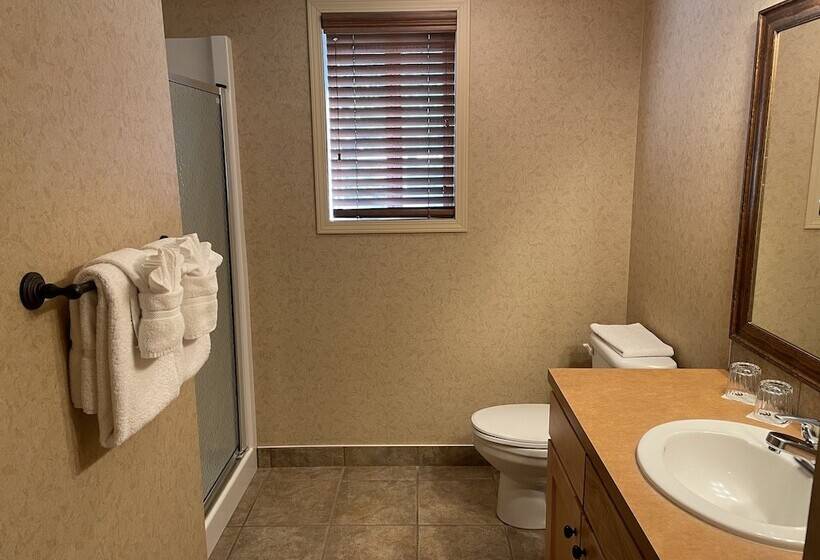 Elkwater Lake Lodge And Resort