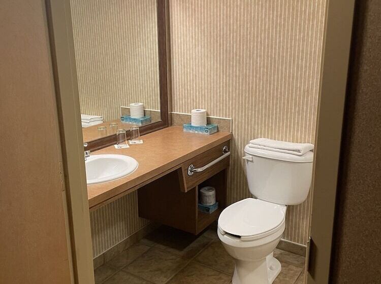 Elkwater Lake Lodge And Resort