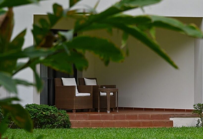 Sea Cliff Resort & Spa