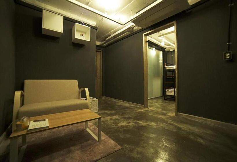 ユースホステル That House Hongdae